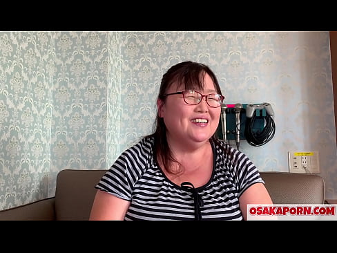 ❤️ Feit japönsk mamma sýnir risastóra brjósta sína og hefur gaman af kynlífsleikfangi. 51 árs gömul asísk móðir talar um kynlífsreynslu sína. Yukiko 1 OSAKAPORN feitur milf Fallegt klám hjá okkur