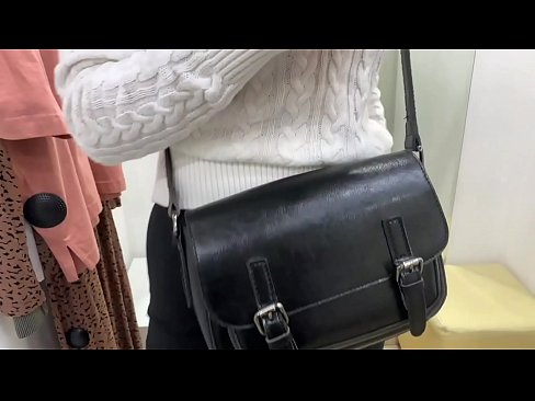 ❤️ Almenn sjálfsfróun ungrar tíkar FeralBerry með dildó í mátunarklefa Fallegt klám hjá okkur