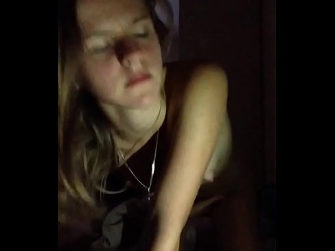 ❤️ Stúlka sjálfsfróar sér og kúrir Fallegt klám hjá okkur